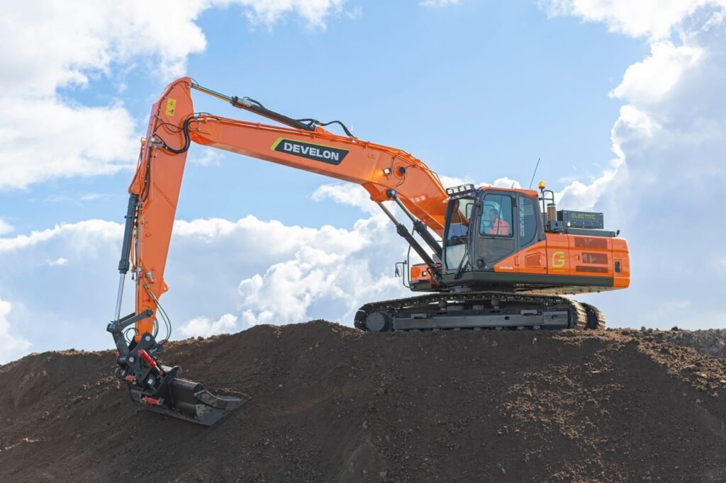 Develon électrifie ses chantiers avec une nouvelle gamme de pelles zéro émission