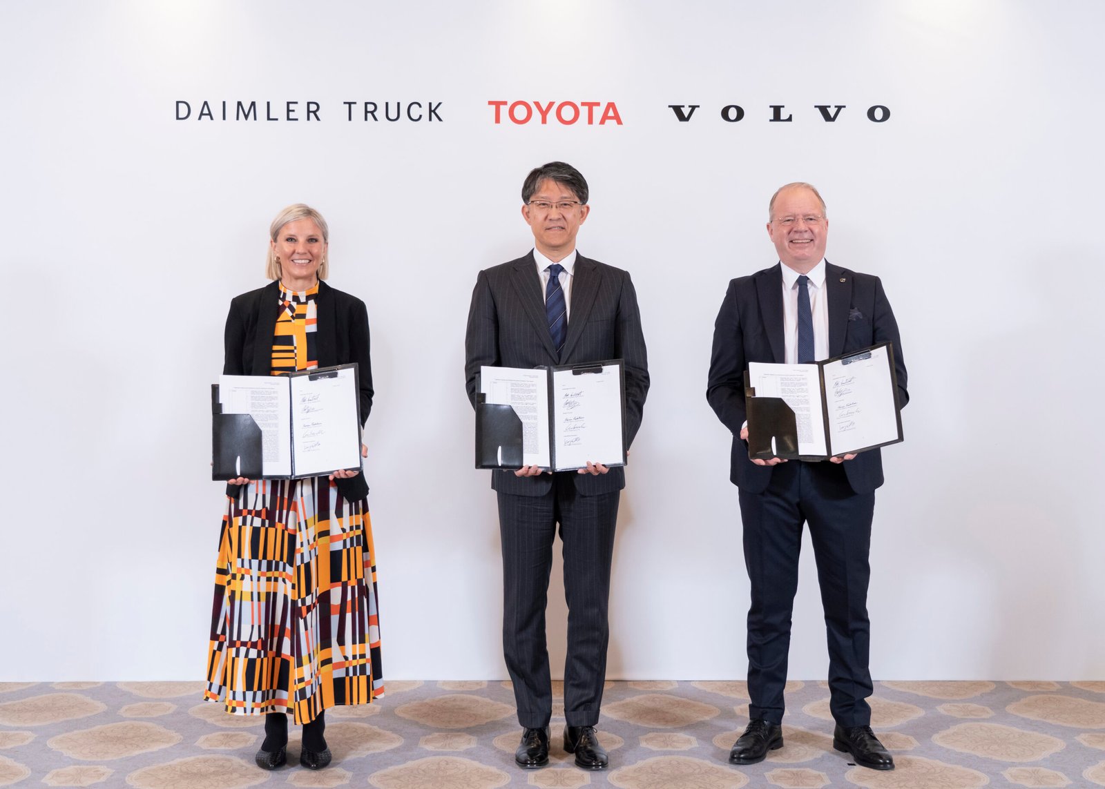Toyota Motor Corporation souhaite rejoindre Daimler Truck et Volvo Group en tant qu'actionnaire à parts égales de la coentreprise de piles à combustible cellcentric.