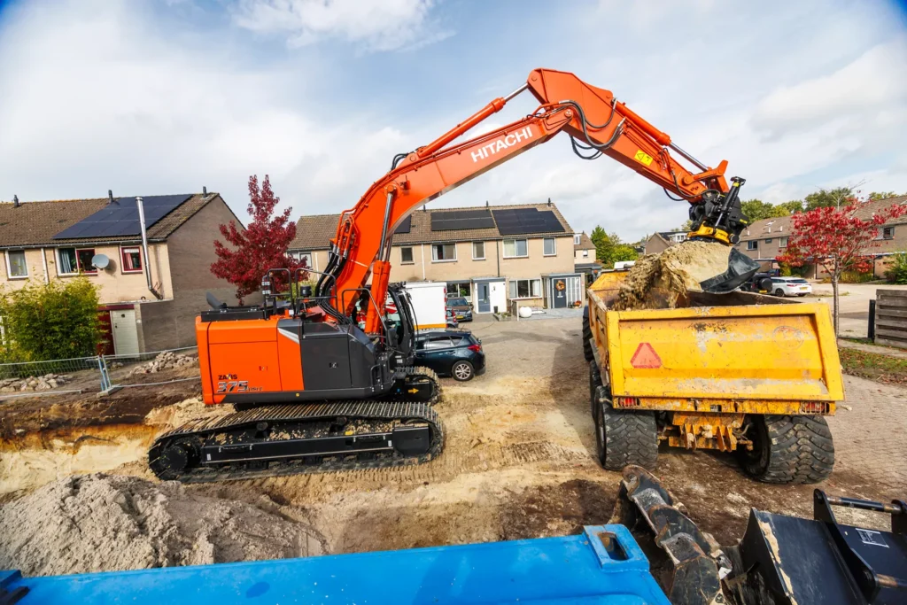 Hitachi : la ZX375USLC-7entre en scène