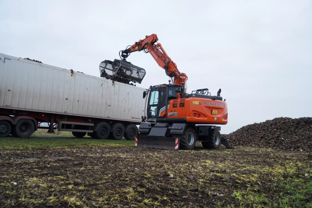 Opération racines : la Hitachi ZX180W-7 sort le grand jeu