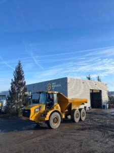 Un tombereau articulé Hydrema disponible à la location chez Sud Matériel TP