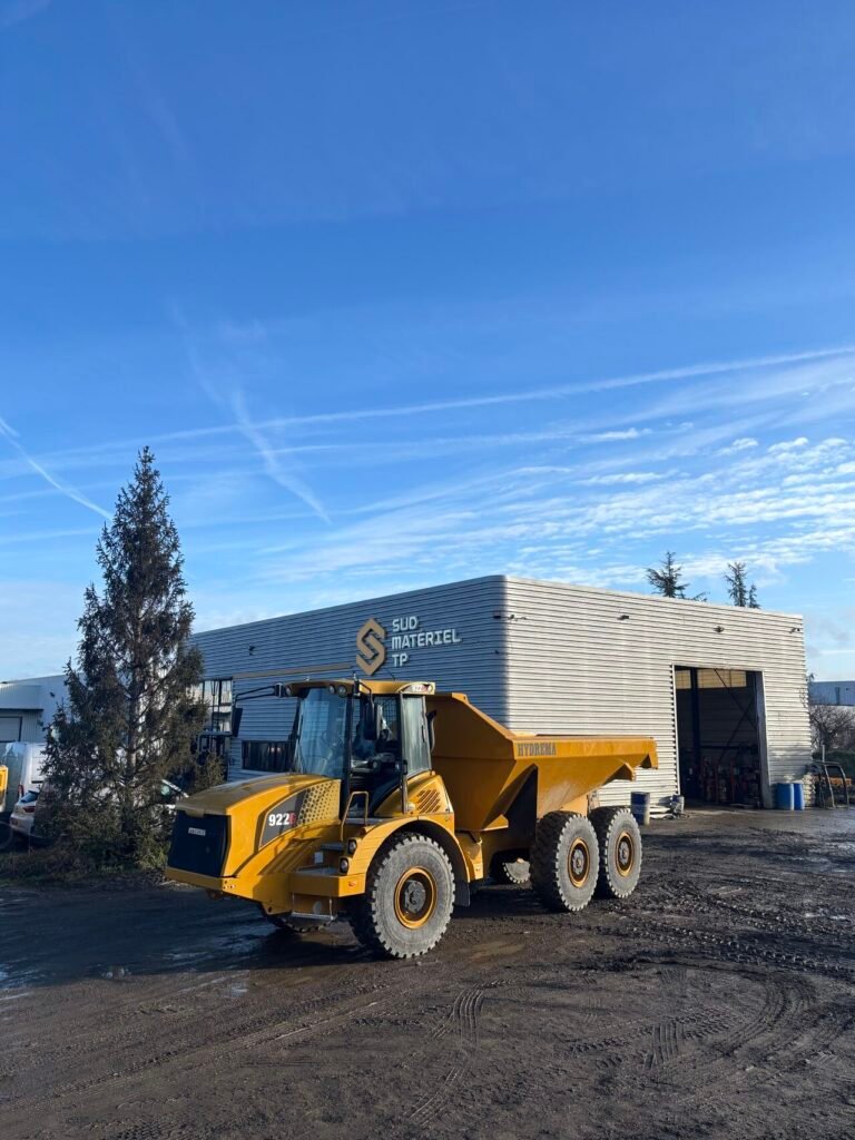 Un tombereau articulé Hydrema disponible à la location chez Sud Matériel TP