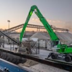 La Sennebogen 850M Serie G Hybrid, offre une solution à très haut potentiel pour les opérations de chargement / déchargement sur ports grâce à sa capacité de levage jusqu’à 68.5T et une portée maximale de 21m.