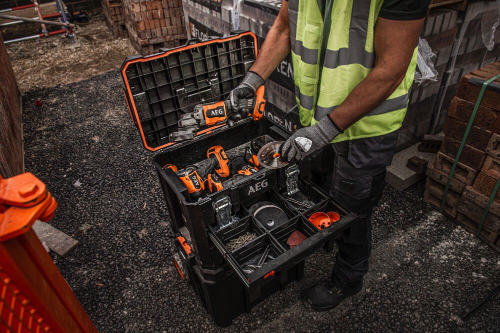 AEG lance QUICKSTACK, un système de rangement modulaire haute résistance