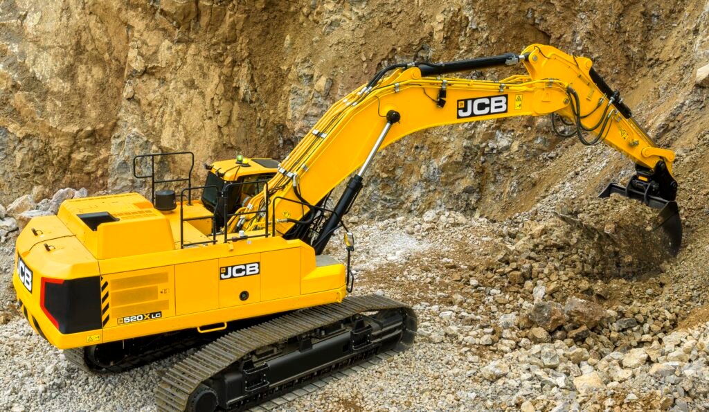 JCB envoie du lourd