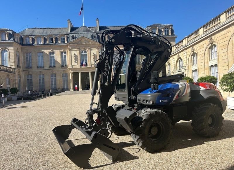 Une Mecalac à l’Élysée