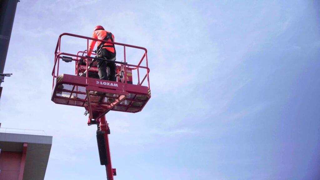 Loxam Access équipe ses nacelles grande hauteur de systèmes de détection d’ancrage