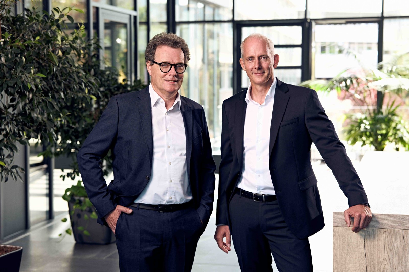 Michael Grünewald (à gauche) prend sa retraite à l’issue de 37 ans de carrière chez Bomag. Marc Kuntz (à droite) prendra ses fonctions d’Executive Vice President & Chief Sales Officer (CSO) au 1er septembre 2026.