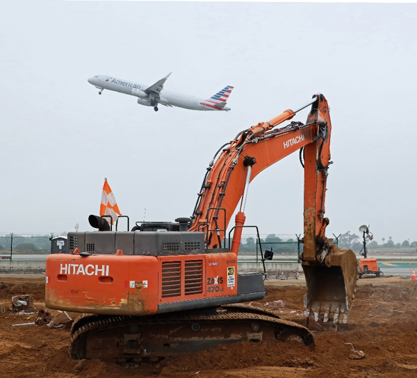 Extension du Taxiway Delta de l’aéroport international de Los Angeles (2023) – © Colas