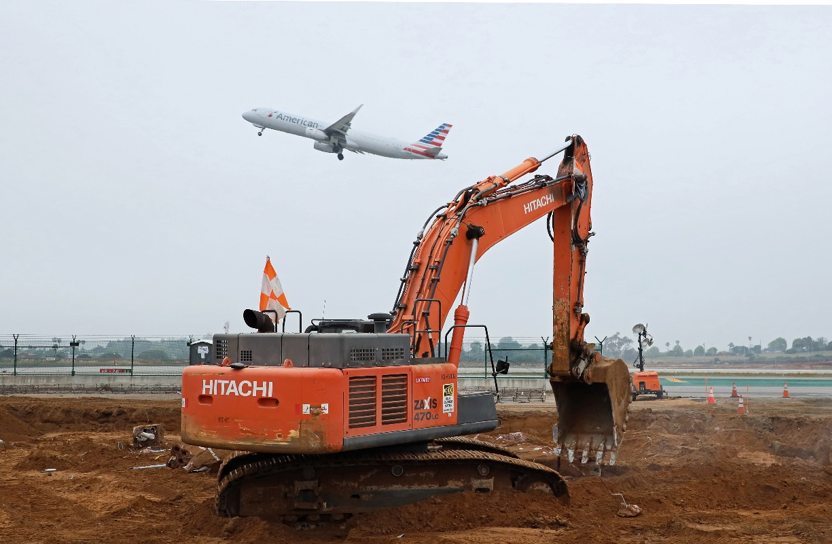 Extension du Taxiway Delta de l’aéroport international de Los Angeles (2023) – © Colas